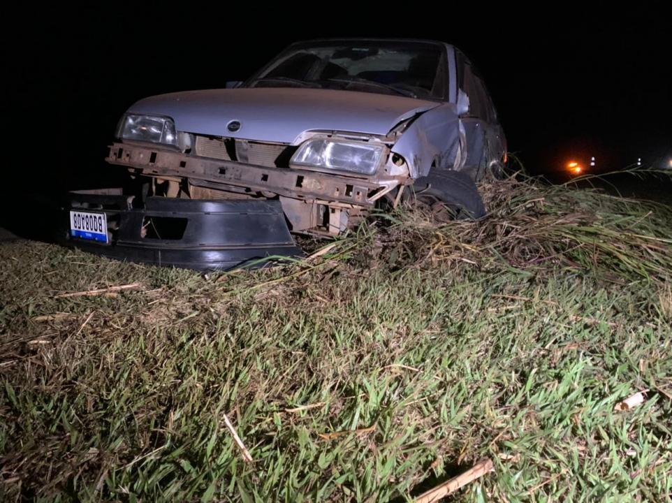 Foto 4 de 4 — Carro e caminhonete batem na rodovia entre Araraquara e Ribeirão Preto